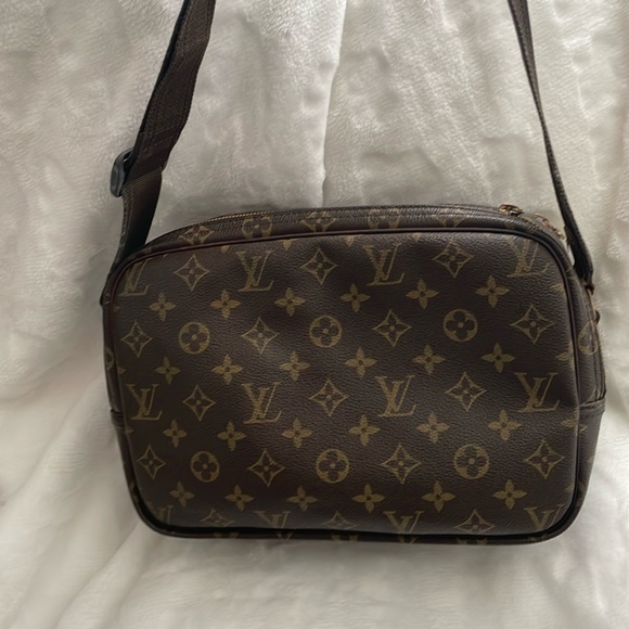 SOLD 7/26/25 Authentic Louis Vuitton Vintage Reporter Bag - Picture 3 of 13